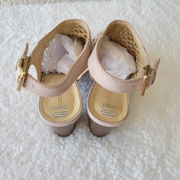 Liz Claiborne Cream Koala Peep Toe Heeled Sandal - Picture 3 of 11